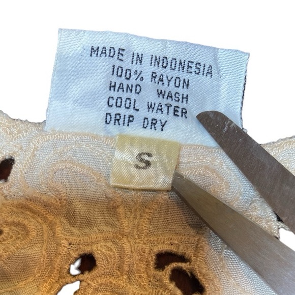 Vintage Lace Embroidery Bolero Jacket Soft Rayon Sz Small Made in Indonesia - Picture 10 of 10